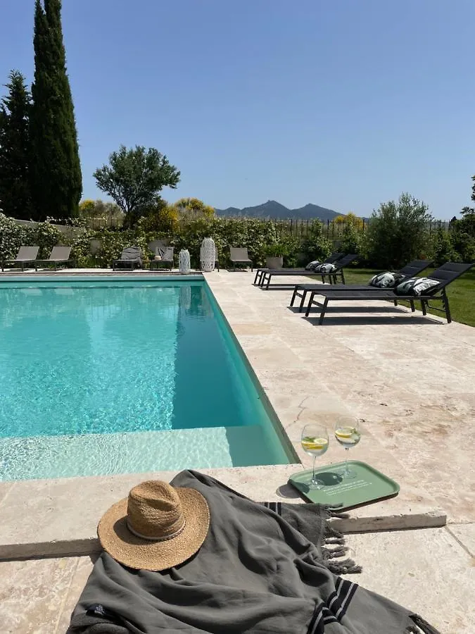Le Mas Saint Philippe Jonquieres  Guest house