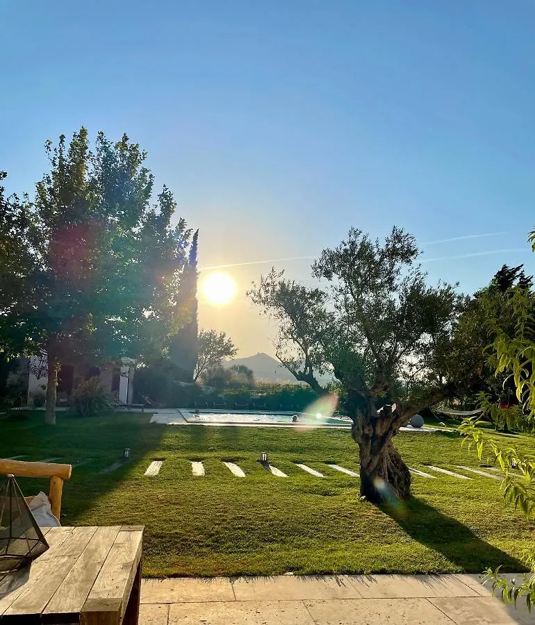 Le Mas Saint Philippe Jonquieres  Guest house Jonquieres (Vaucluse)
