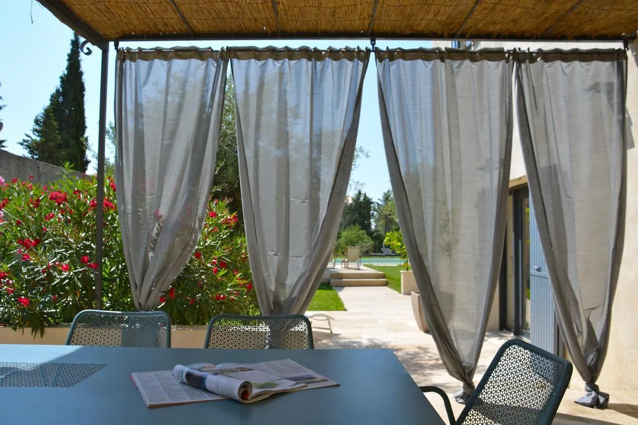 Le Mas Saint Philippe Jonquieres  Guest house